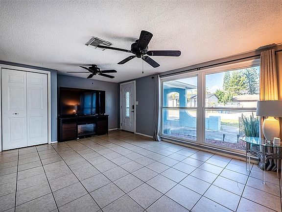 4th image of 9720 Gray Fox Ln