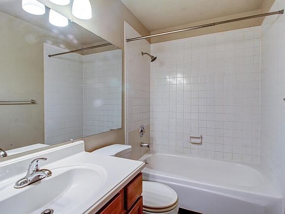 4th image of 20515 68th Ave W #F201