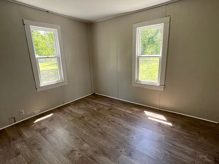 1013 N Clay St — Photo 3