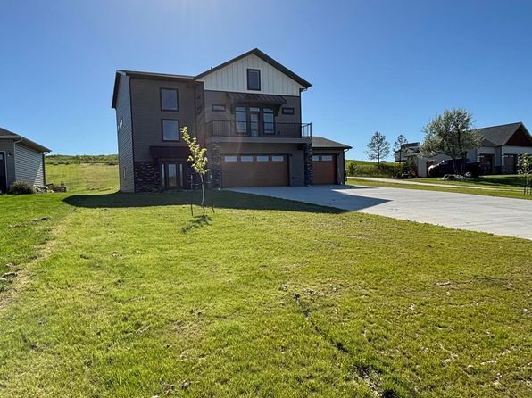 507 Long Dr, Watford City, ND 58854