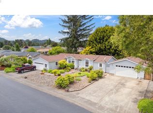 221 Lakeland Dr, Lakeside, OR 97449