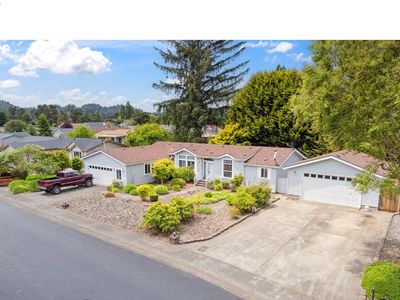 221 Lakeland Dr, Lakeside, OR, 97449