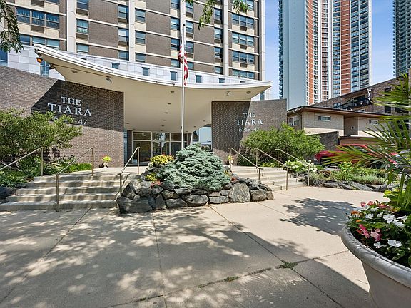 2nd image of 6147 N Sheridan Rd APT 11A