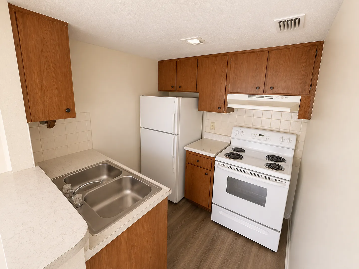 Spacious Remodeled 1BR/1BA Apartment with Beautiful New LVT Flooring — Photo 4