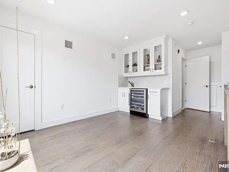 30 Lafayette Ave — Photo 32