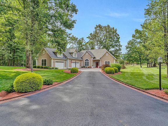 4th image of 20 Galley Dr