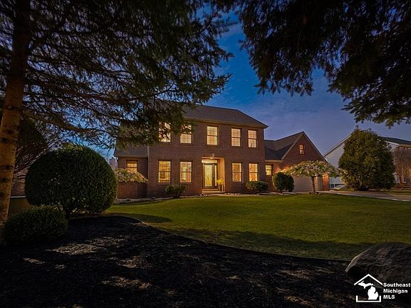 2nd image of 986 Regents Park Dr