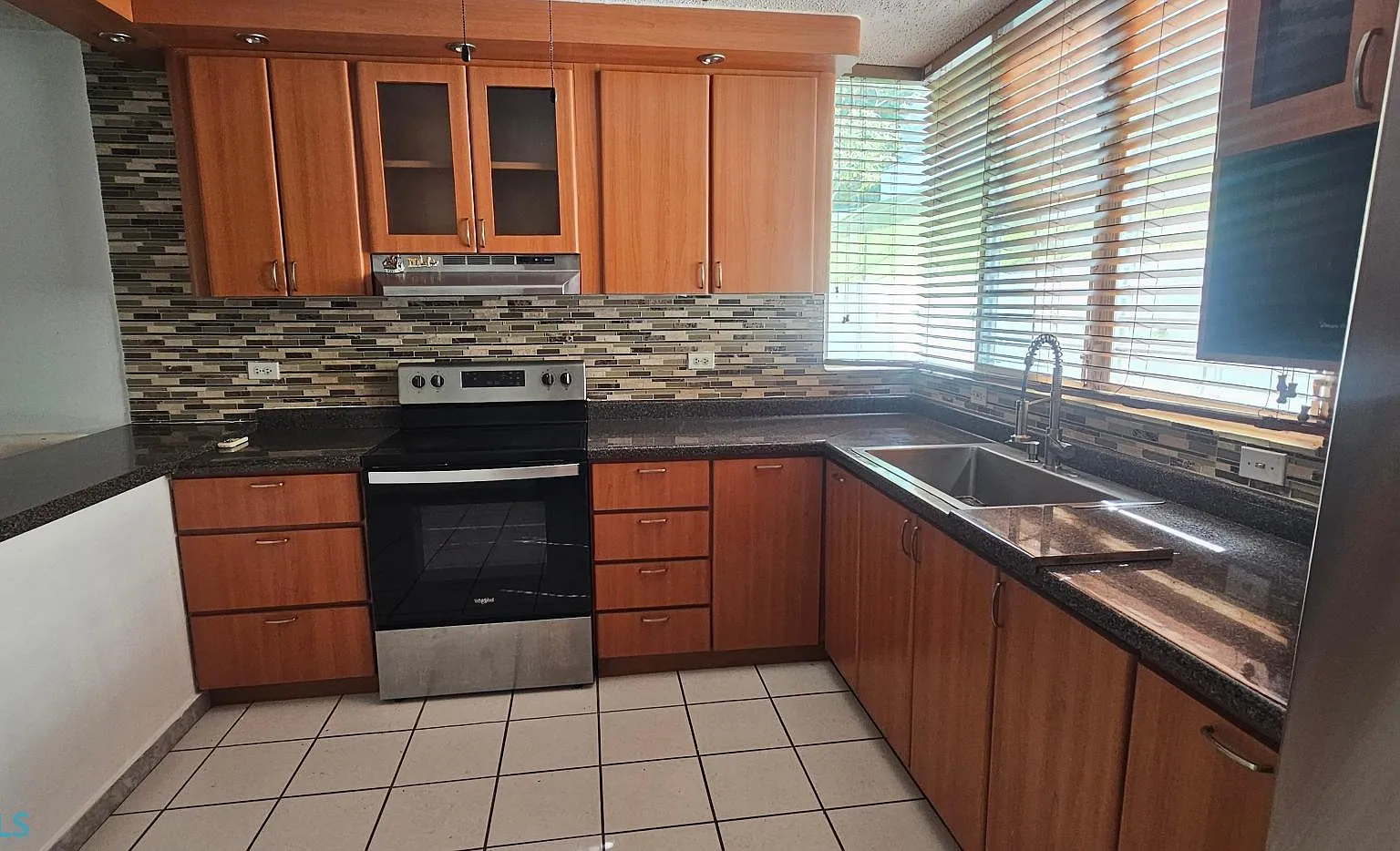 Aventura, Encantada (Condominio) — Photo 2