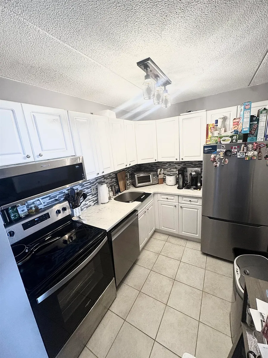 Building Photo - 250 Gorge Rd #21E