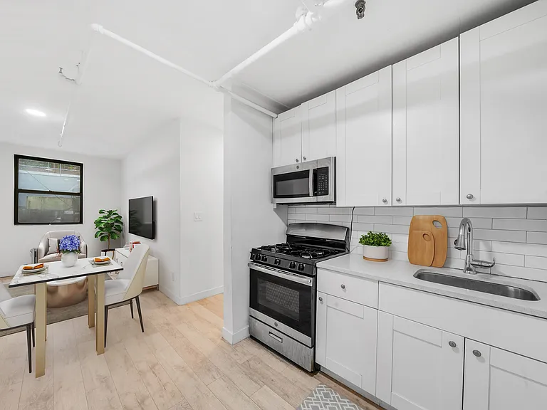 243 W 54th St #1DF — Photo 6
