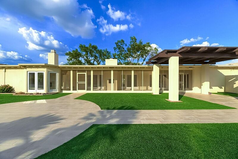1st image of 5826 N Monte Vista Dr