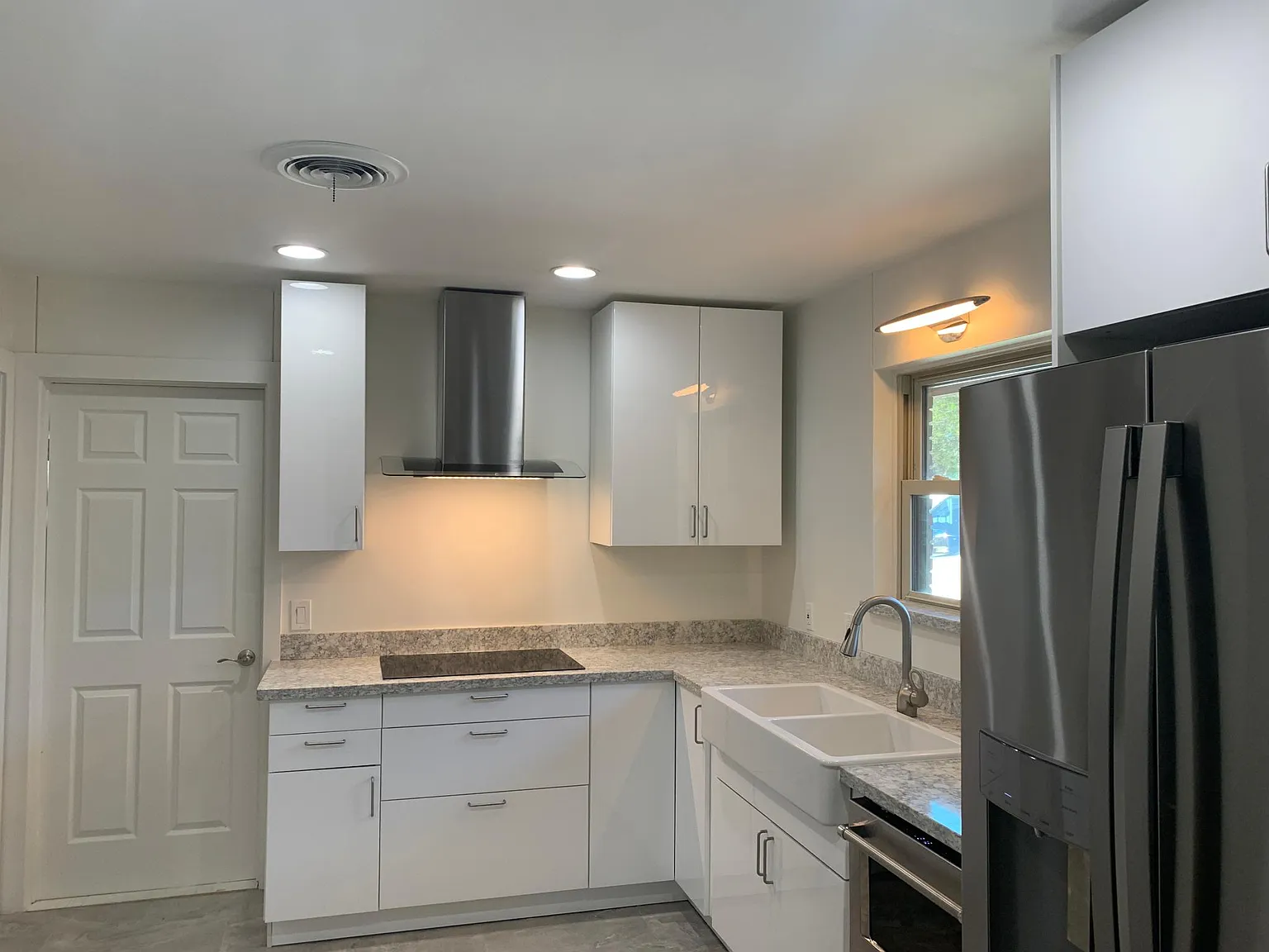 3 bed, 1855 sqft, $2,300 — Photo 3