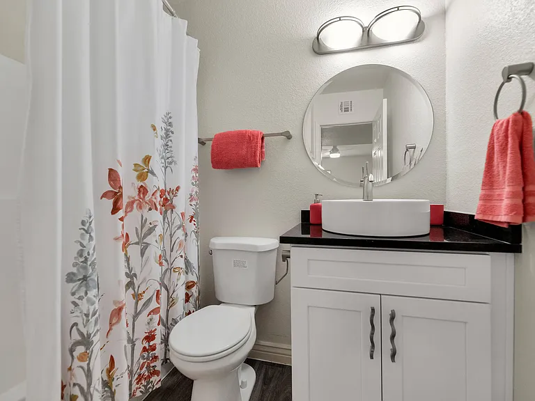 Urban Walk Apartments — Photo 19