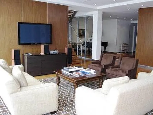 Rented by Corcoran | media 58