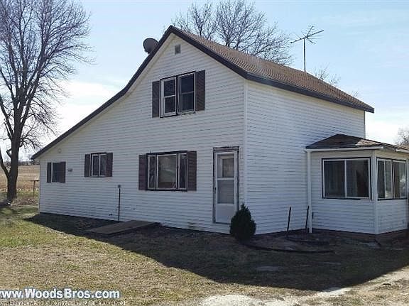 2nd image of 301 Pine St