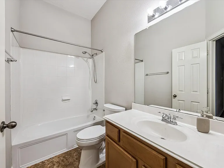 2821 Chinaberry Park Ln — Photo 14