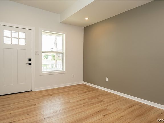 4th image of 3000 1/2 Q St