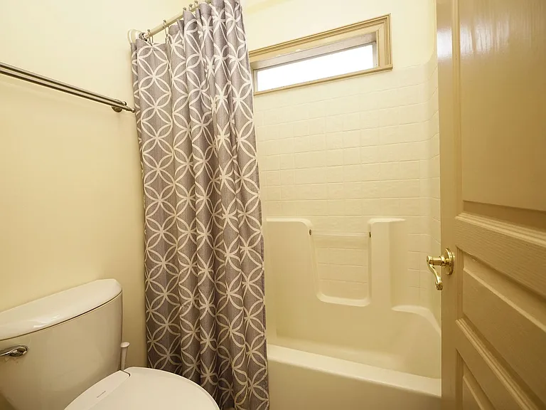 428 Riverchase Blvd — Photo 36