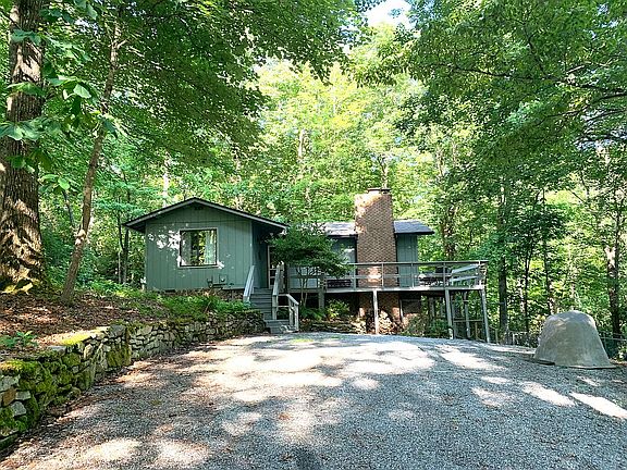 3rd image of 2 Bear Rock Loop Rd