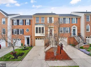 12704 Dogwood Hills Ln, Fairfax, VA 22033