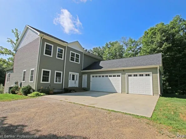 285 Timberwood Trl, Ortonville, MI 48462