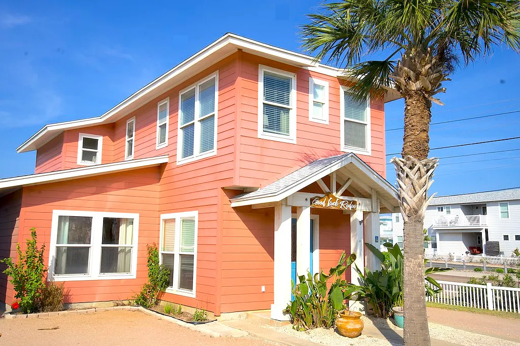 4 bed, 3.5 bath, 1480 sqft, $3,500 — Photo 2
