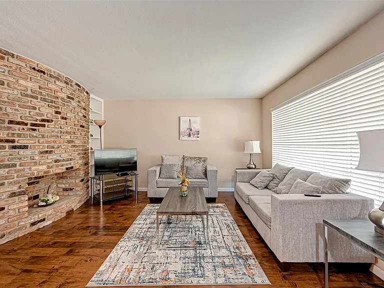 2121 Fountain View Dr #16 — Photo 9