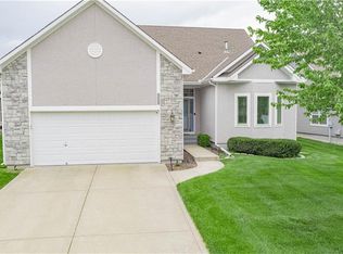 916 SW Lauren Ct, Lees Summit, MO 64081