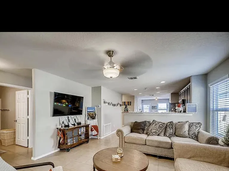 10715 Noble Cyn — Photo 3