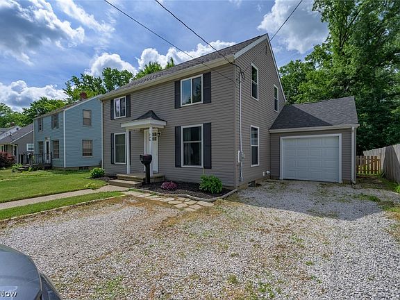 4th image of 746 E Highland Ave