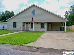 2303 E Walnut Ave, Victoria, TX 77901