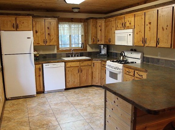 2nd image of 3620 Island Dr