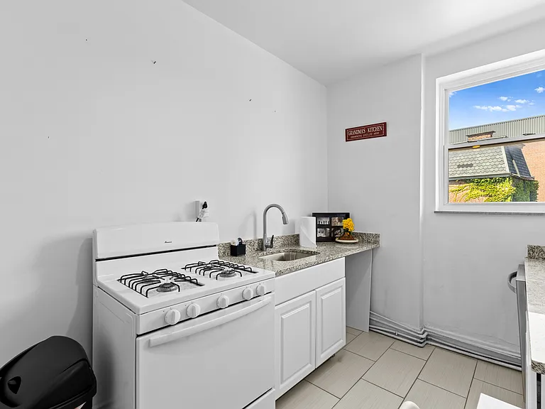 854 N High St #G — Photo 6