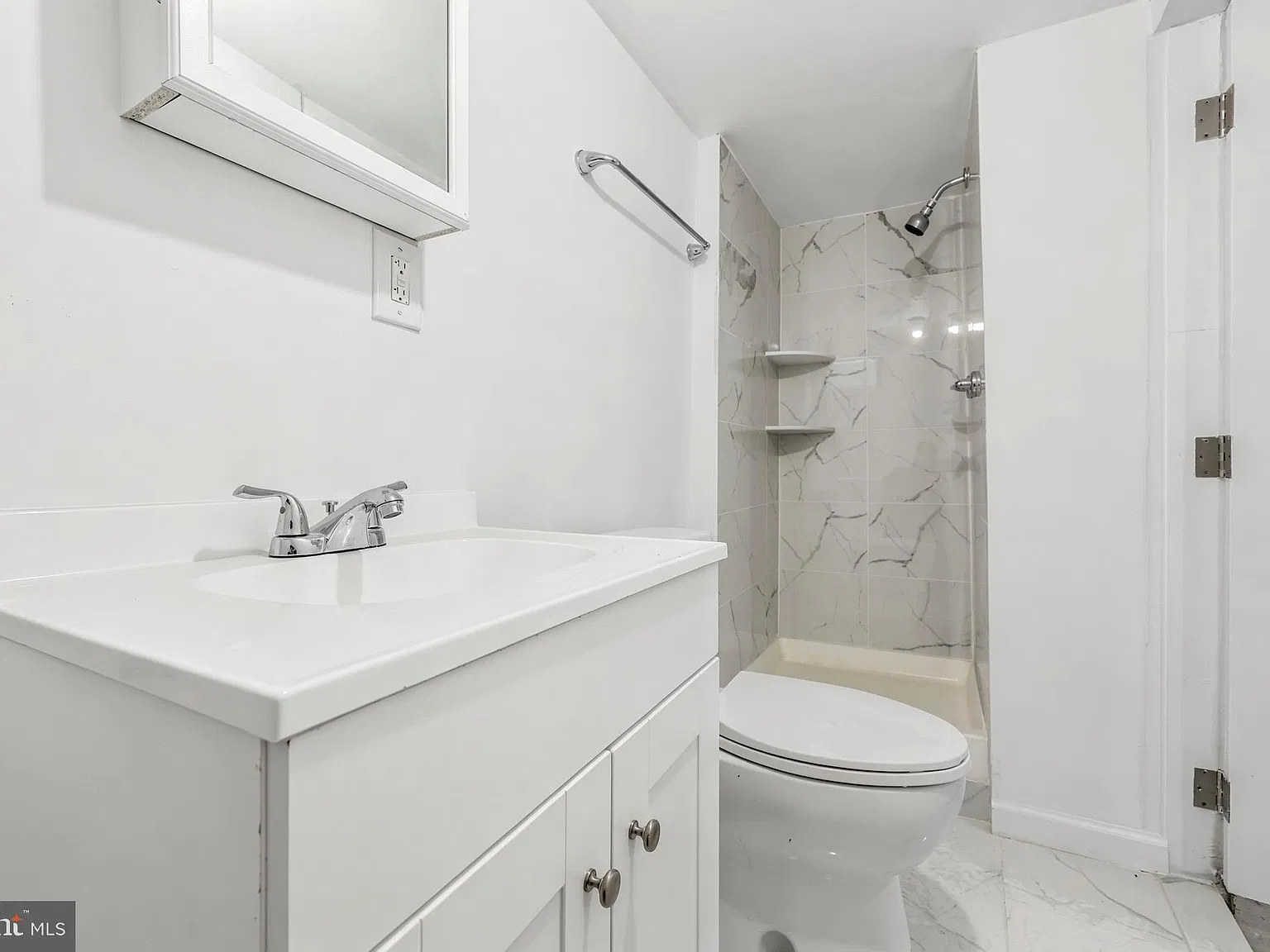 3 bed, 2.5 bath, 756 sqft, $1,800 — Photo 4