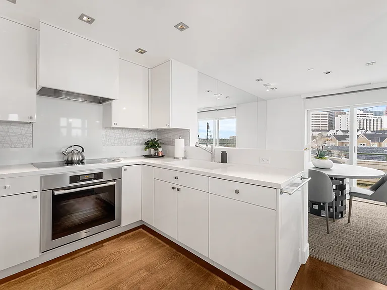 305 SW Montgomery St — Photo 49