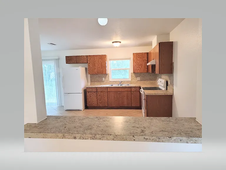 719 23rd St E — Photo 3
