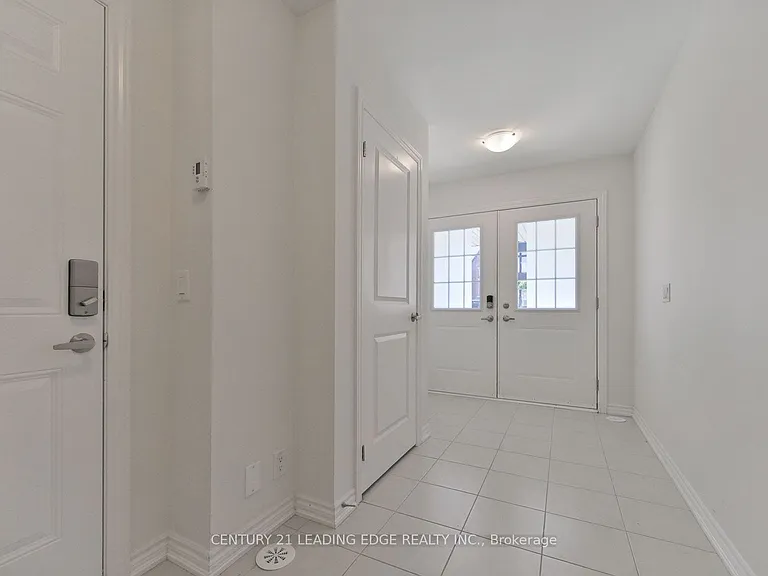 30 William Shearn Cres — Photo 4