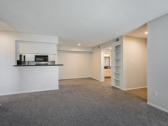 3rd image of 6047 S Hulen St #5957B