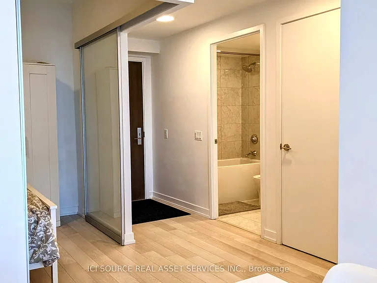 39 Roehampton Ave #3210 — Photo 15