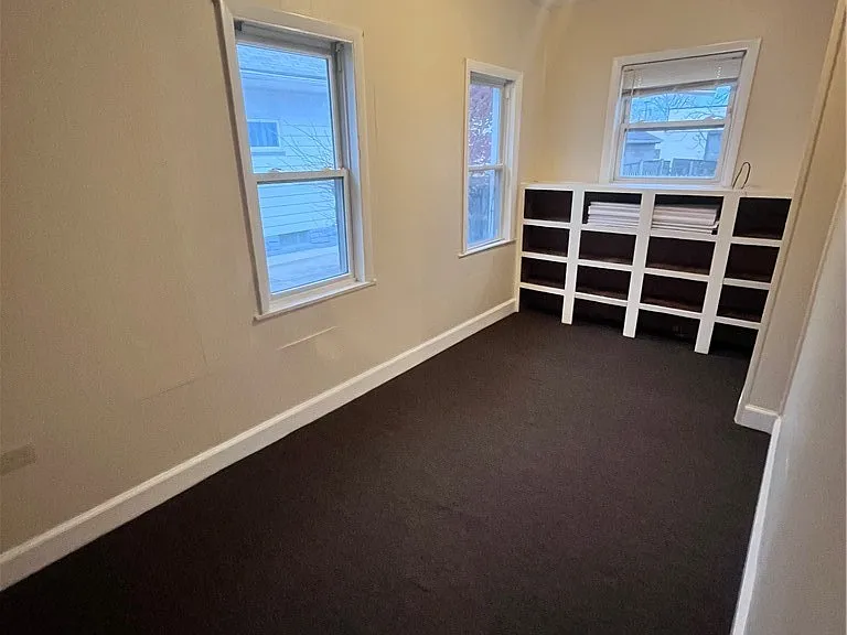 7516 Bancroft Ave — Photo 10