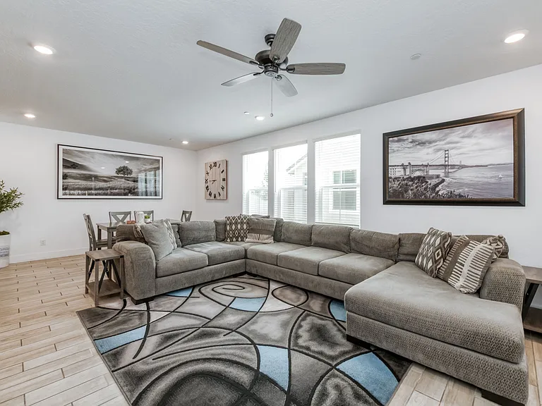 2833 E Teaberry Dr — Photo 4