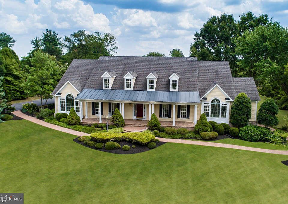 2nd image of 16013 Berkeley Dr