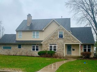 705 Dow Ave, Geneva, IL 60134