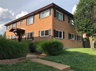 6711 Highland House Ct APT B, Saint Louis, MO 63123