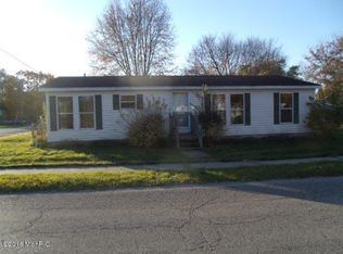 222 N Edwin St, Hartford, MI 49057