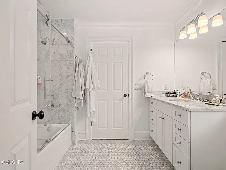 42 Breezemont Ave — Photo 17