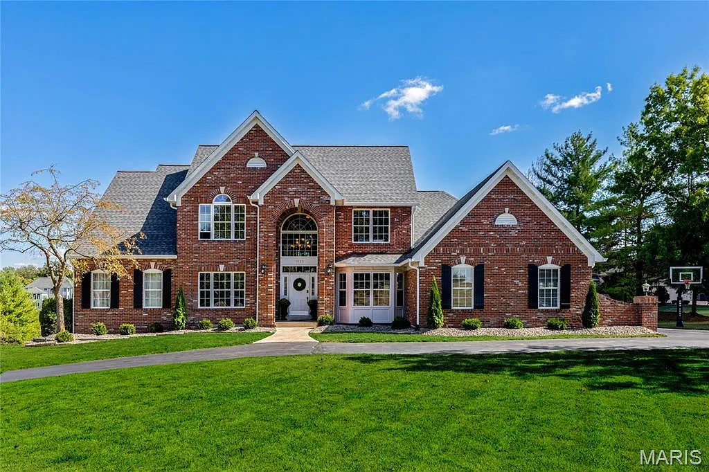 1025 Whitmoor Dr photo 1