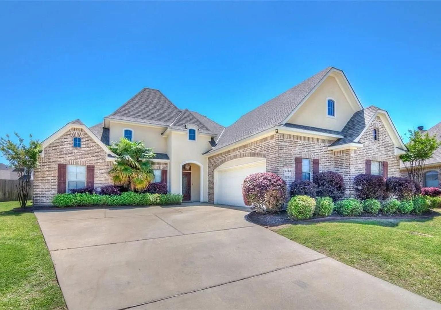 4 Bedroom 3 Bathroom (Gardens of Southgate) — Photo 1