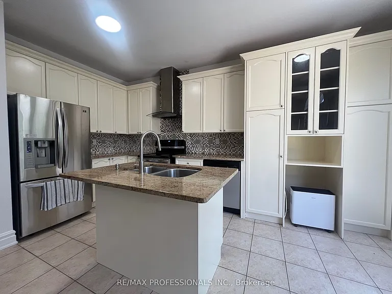 3895 Henrietta Way #MAIN — Photo 12