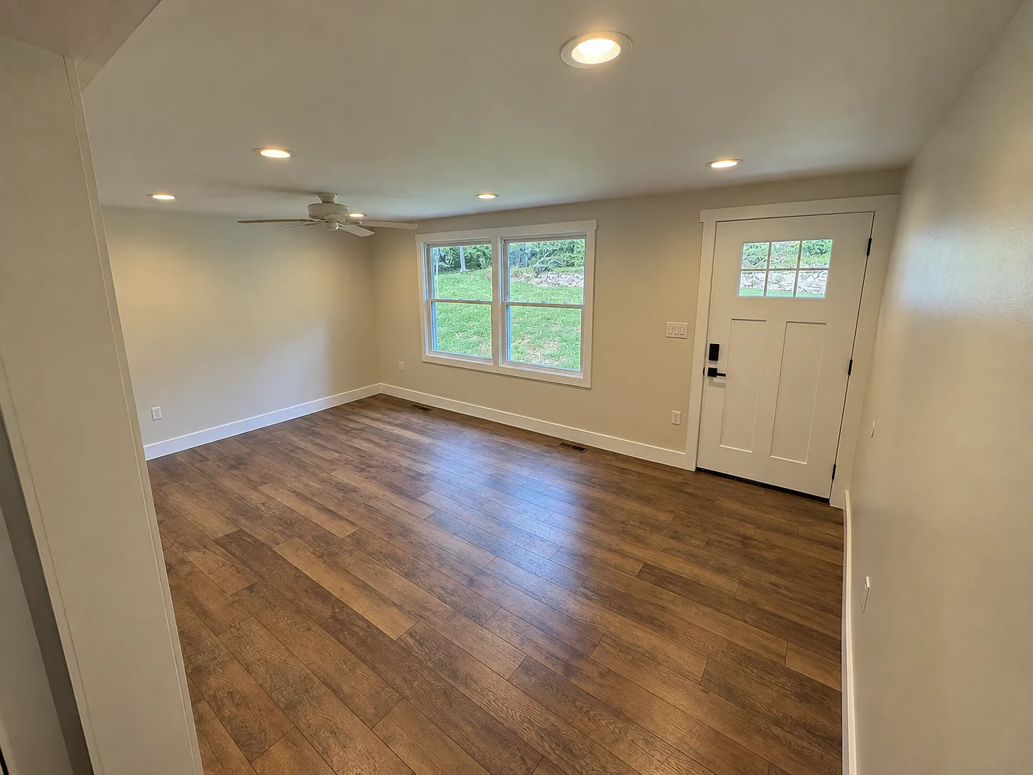 3 bed, 960 sqft, $1,975 — Photo 4